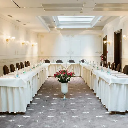 מלון Arcadia Boutique 4*